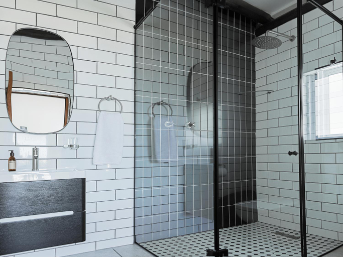 Bathroom 3, Daai Plekkie in die Weskus, West Coast