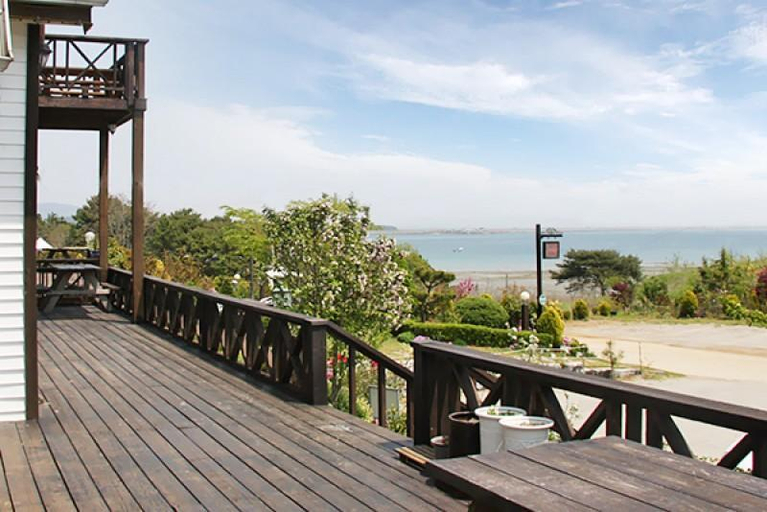 Others 4, Anmyeondo Four Seasons Pension, Taean