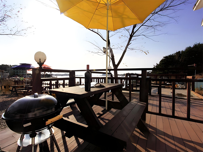 Others 5, Ocean Story Pension, Taean