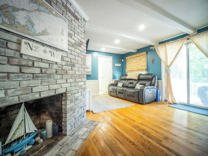 Living area 5, Connecticut Beach Home, New London