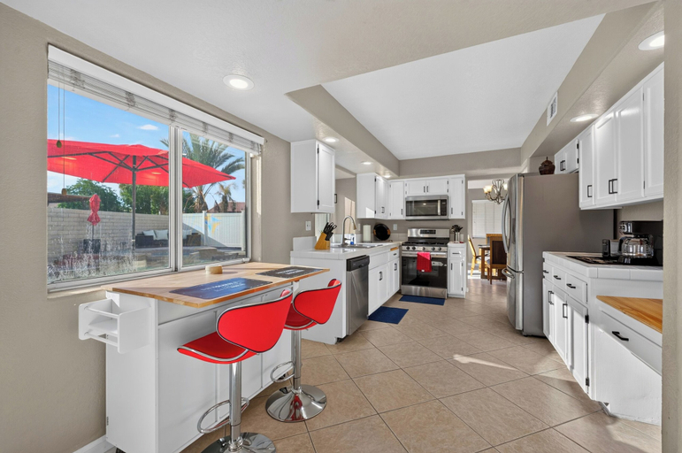Private kitchen 3, 80398 Corte Alegria LLC, Riverside