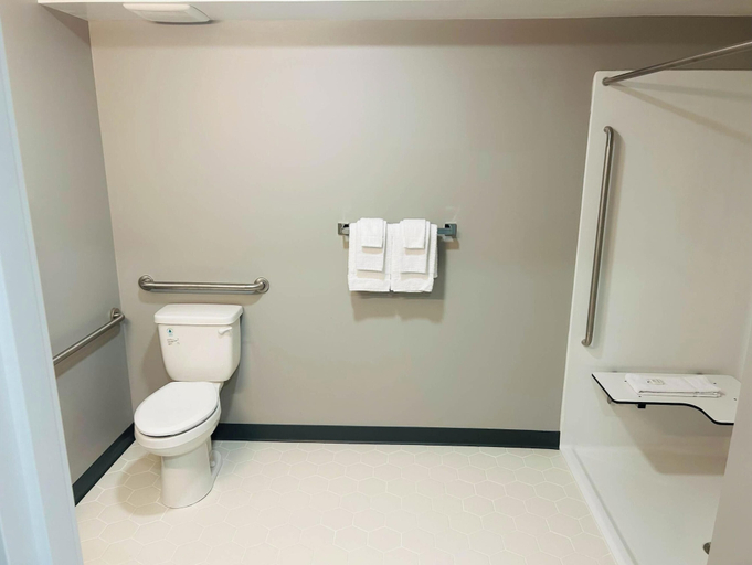 Bathroom 2, Studio 6 – Dryden, ON, Kenora