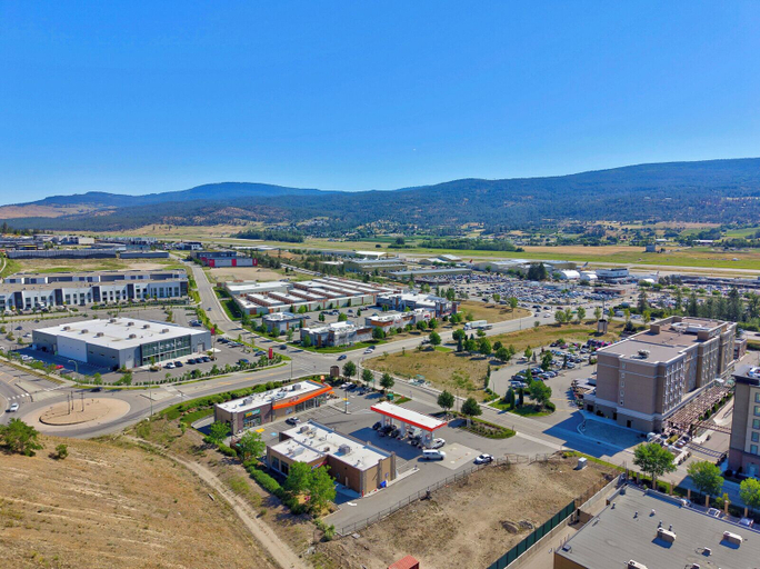 Aerial view 4, Mountain View w Pool Hottub and Golf, Central Okanagan