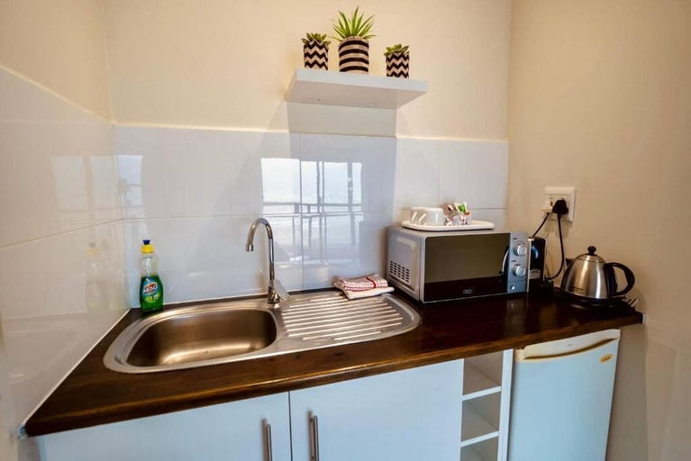 Private kitchen 4, Interlaken Guest House, Eden