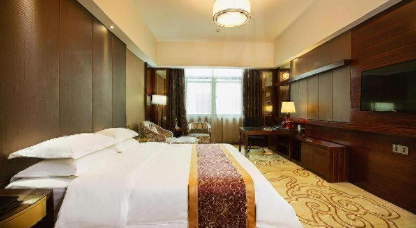 Bedroom 2, Zhengzhou Airport Hotel, Zhengzhou