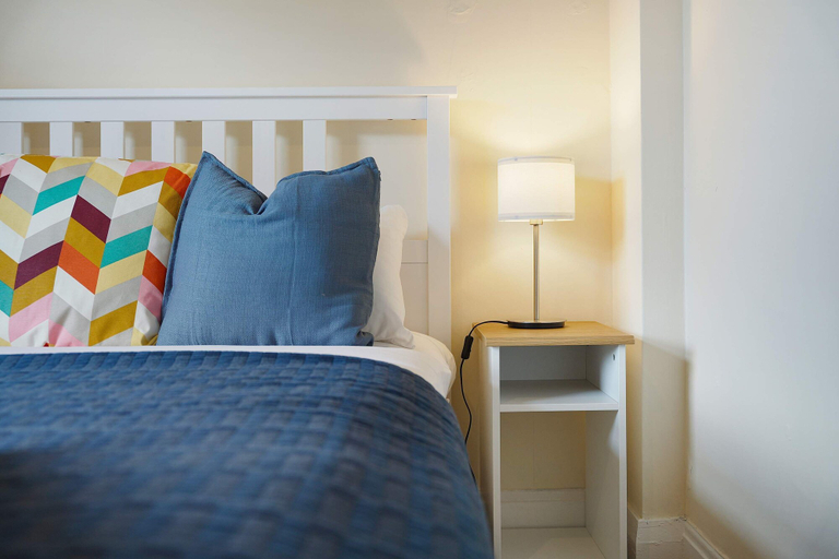 Room 3, Stunning 3BR Equipped Kitchen By Stay With Us, Durham