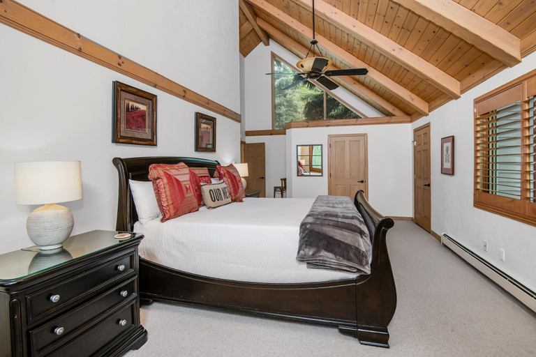 Room 3, 4BD Private East Vail Duplex on Bus Route, Eagle