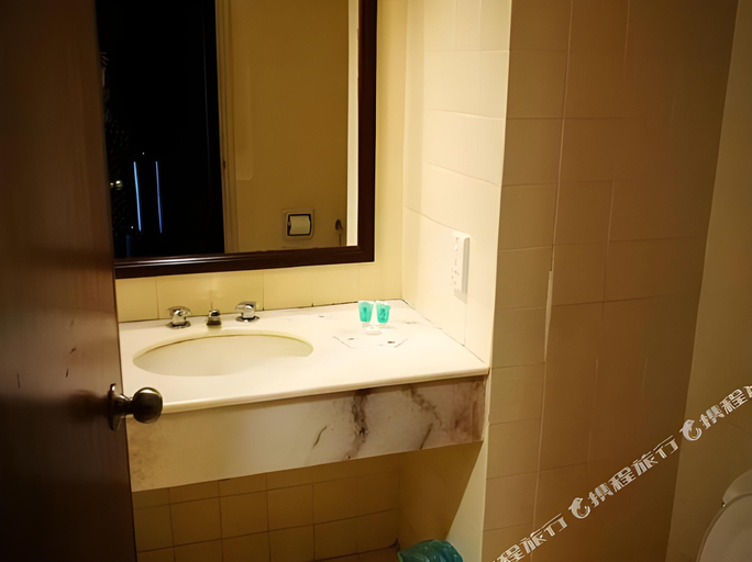 Bathroom, The Orient Star Resort Lumut, Manjung