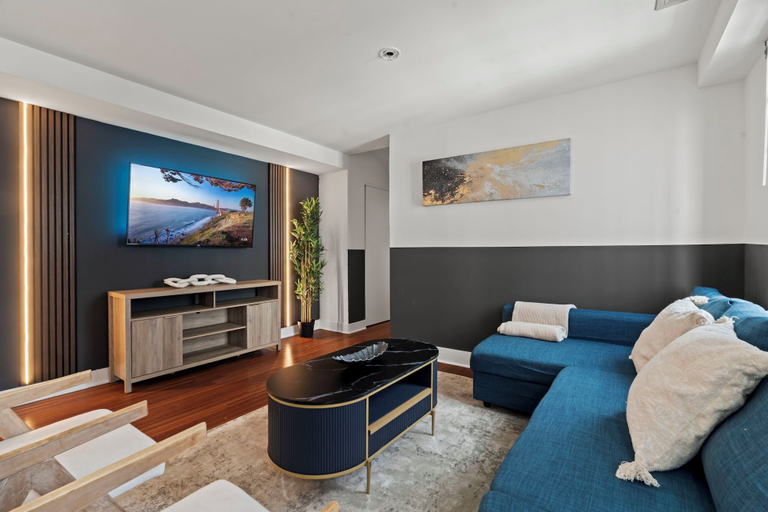 Living area 2, Apartmint at The Metropolitan, Philadelphia