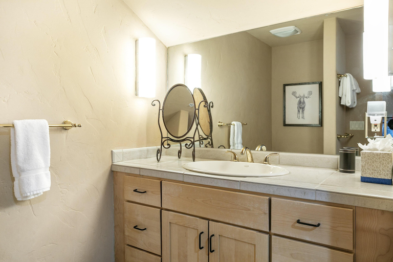 Bathroom 3, Creekside Penthouse, 3BD + Loft in Vail Village, Eagle