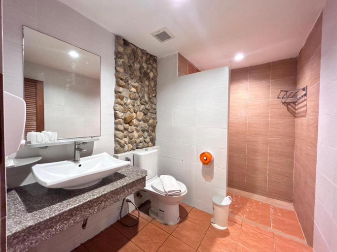 Bathroom 3, Khaoyai Kirithantip Resort, Pak Chong
