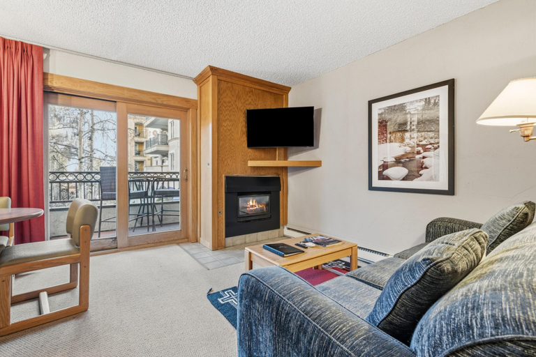 Living area 4, Lift House Lodge, Next to Lionshead Vail Mtn, Studio Condo, Eagle