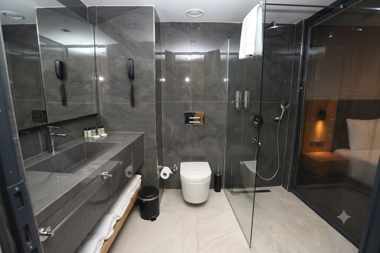 Bathroom, Derik Housetroya Hotel, Merkez