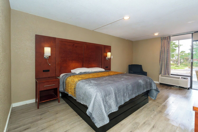 Room 4, RiverCity inn, Duval
