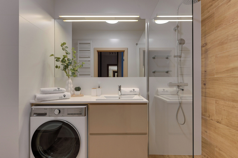 Bathroom, Four Oceans with Parking and balcony, Gdańsk City