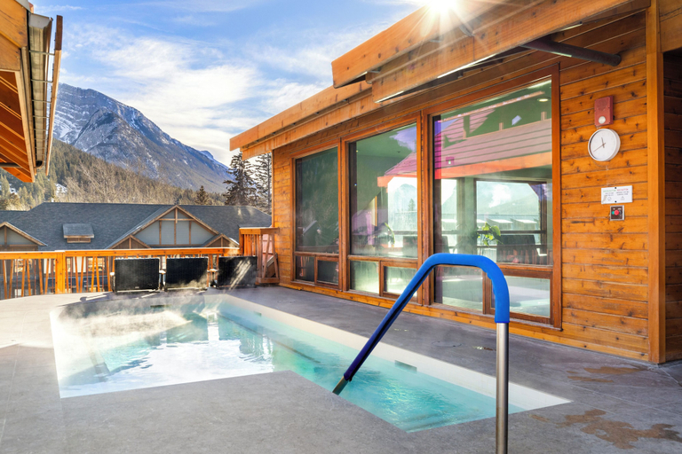 Sport & Beauty 2, Moose Hotel And Suites, Division No. 15
