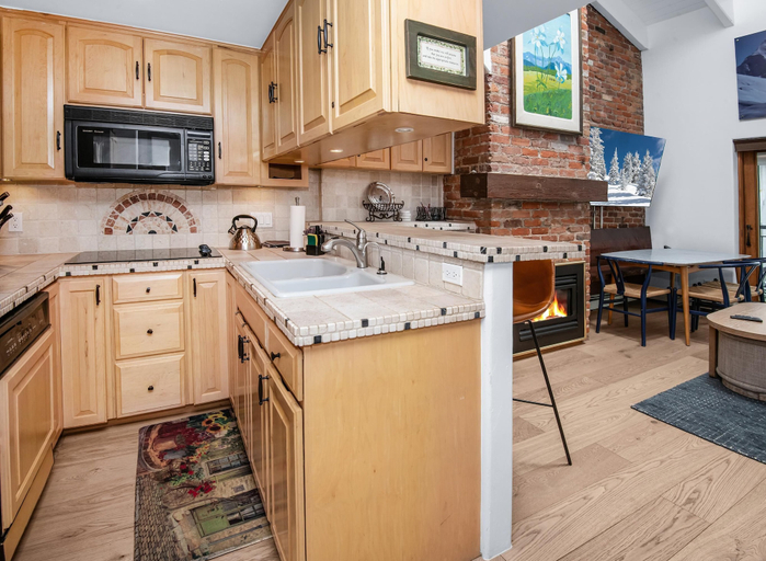Private kitchen 5, Wall Street 307, 1BD + Loft Condo in Vail Village, Eagle