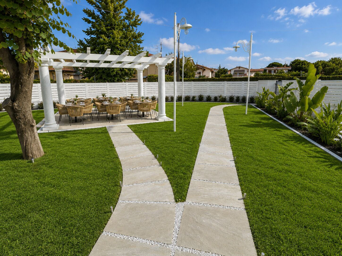 Outdoor dining 5, Villa Thymari, Massa Carrara