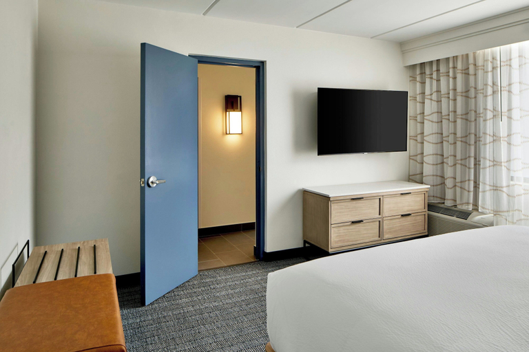 Bedroom 2, Courtyard by Marriott Atlanta Windy Hill/Ballpark, Cobb