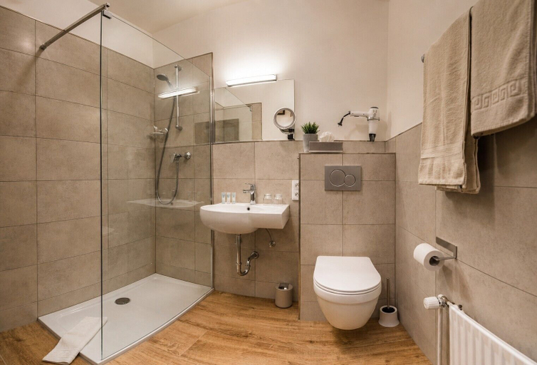 Bathroom 5, Hotel Wiesengrund, Vechta