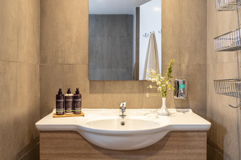 Bathroom 5, St. Elias Resort