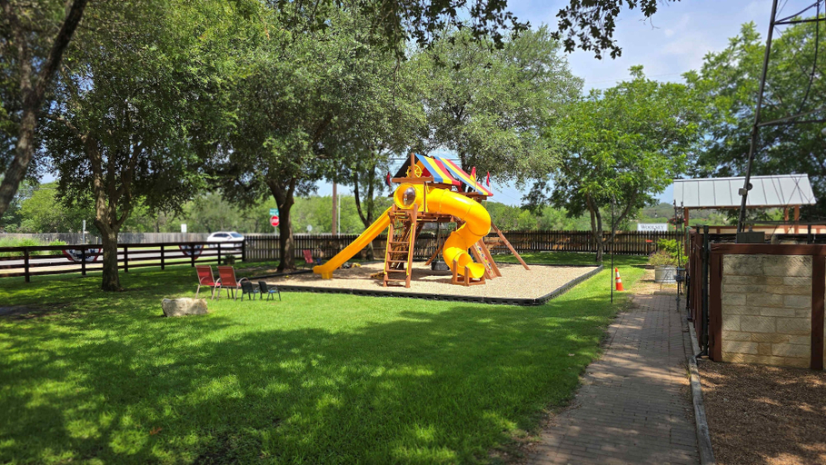 Children's area 2, Rosemary Gruene Cottage Studio, Comal