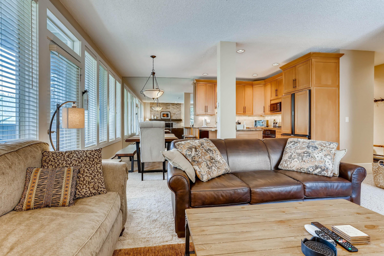 Living area 5, Sun Vail 21b, 3BD Condo With Vail Mountain Views, Eagle