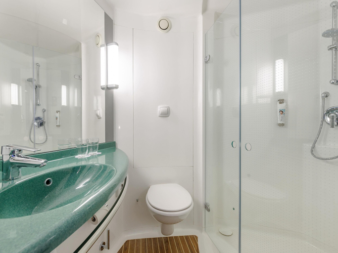 Bathroom 4, ibis Wuerzburg City, Würzburg