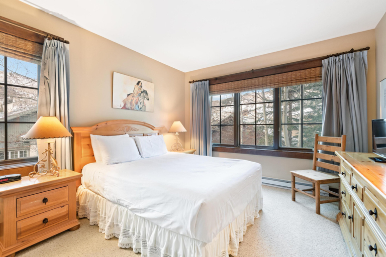 Room 5, Borders Lodge U108 3BD Beaver Creek Ski-in, Ski-out Condo, Eagle