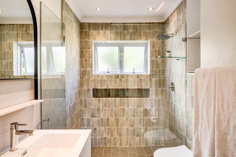 Room 2, Camps Bay 2 Bed with Sea Views Shoreline Views, City of Cape Town