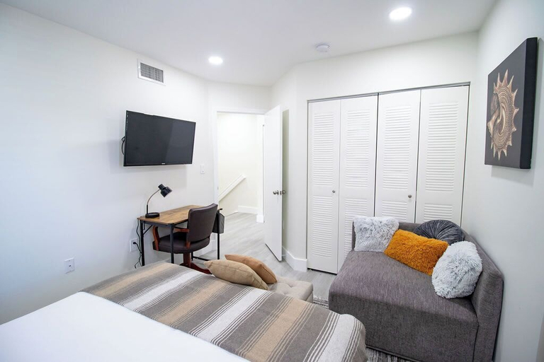 Interior 5, Good Vibes Oasis - Cozy Townhome With Parking, Miami-Dade