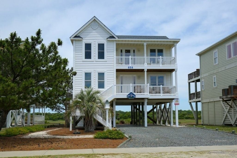 Primary image, Libby's Lookout 4 Bedroom Home by RedAwning, Brunswick