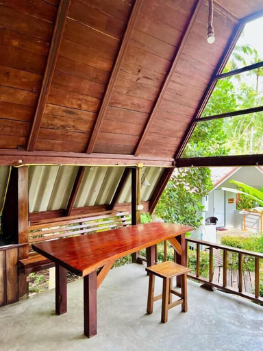 Outdoor dining, Zerohouse, K. Ko Kut