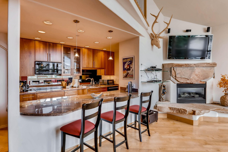 Private kitchen 4, Tyrolean 5, 3BD Condo in Vail Village, Eagle