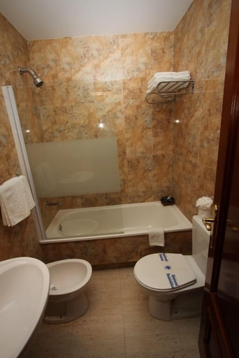 Bathroom 4, Hotel Piedra Paloma, Málaga