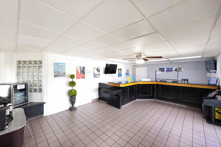 Public Area, Motel 6 Canon City, CO, Fremont