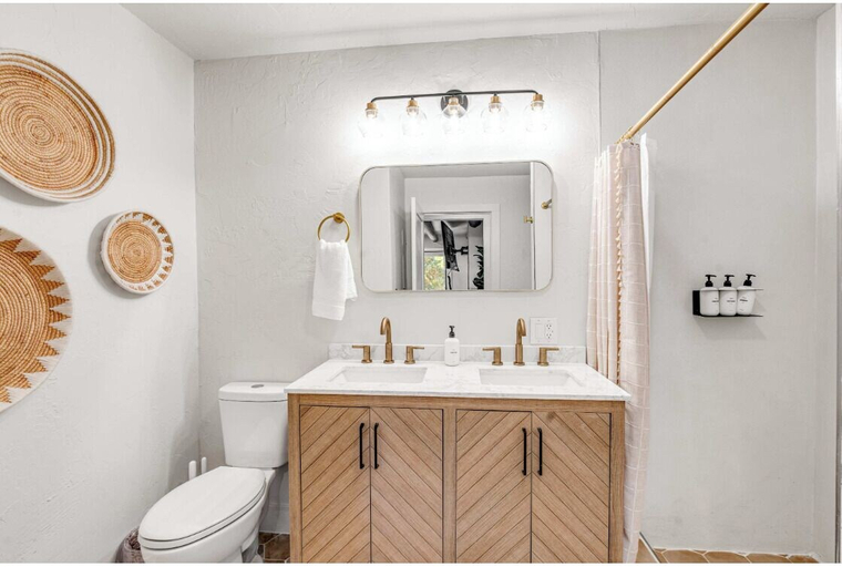 Bathroom, El Colorado Casita 18, El Paso