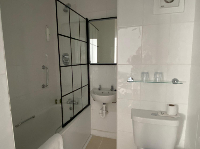 Bathroom 4, Normandy Hotel, Renfrewshire