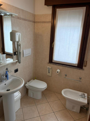 Bathroom 4, Hotel Mantova Sud, Mantua