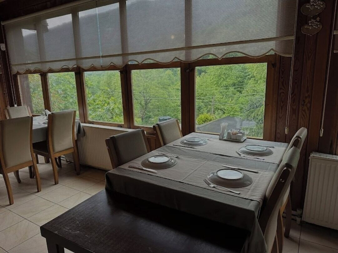 Dining 5, Özde Dağ Evi