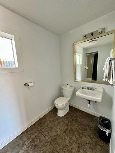 Bathroom 3, Lone Pine Motel, Humboldt