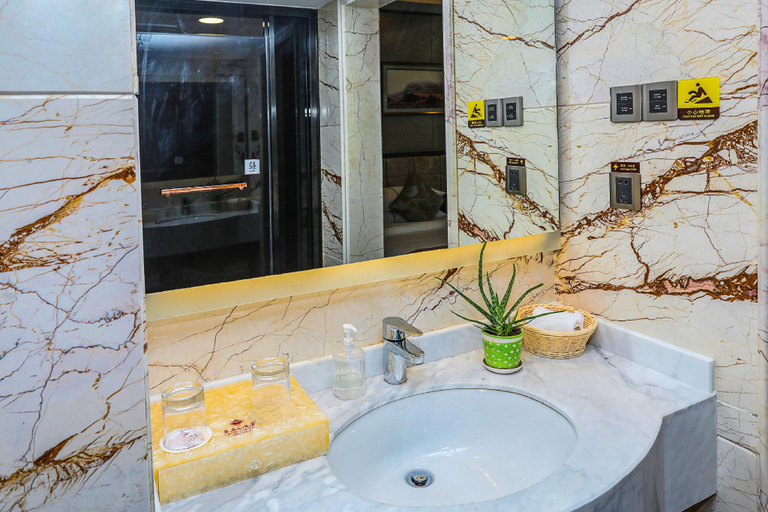 Bathroom 4, Chang An Hotel, Shenzhen