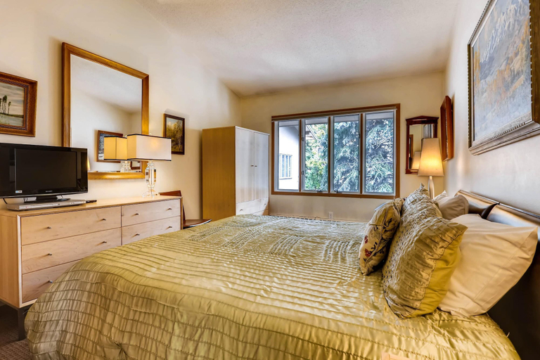 Room 2, Vail Trails East 6, 2BD + Loft Condo on East Side Vail Village, Eagle