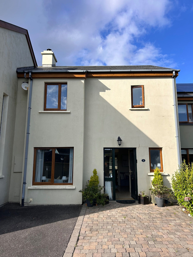 Exterior, House Sleeps 6 With Parking and Patio
