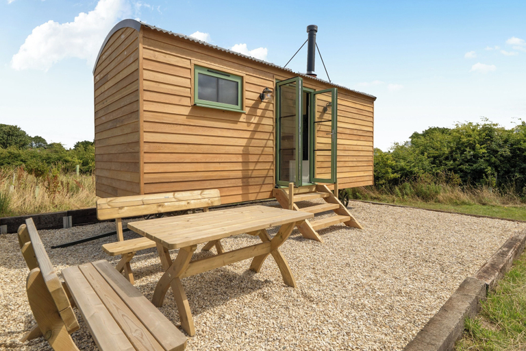 Outdoor dining 5, Shepherds hut With log Burner, Redcar and Cleveland