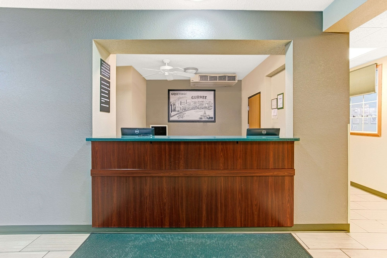 Public Area, Super 8 by Wyndham Gurnee, Lake