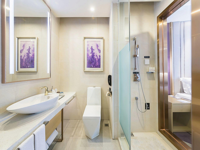 Bathroom 3, Lavande Hotels·Neijiang Heping Square, Neijiang