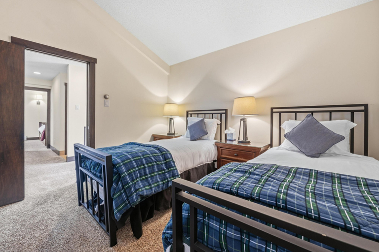 Room 5, Westwind 407 3BD 2BA Gold Condo in Vail Lionshead Village, Eagle