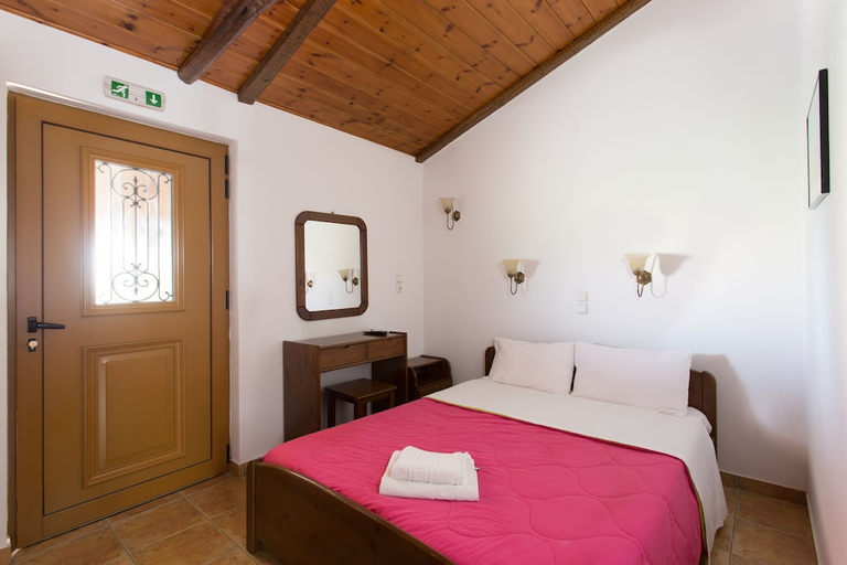 Bedroom 4, Georgia's Houses - Melitzanakia, Peloponnese