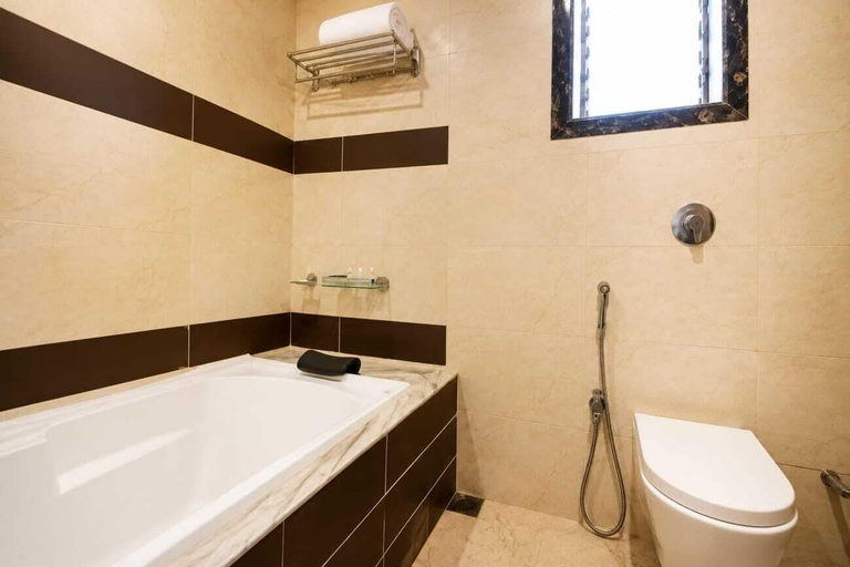 Bathroom 3, Shauryawada Resort, Alibag, Raigarh